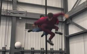 2 Friends Perform Impressive Stunt on Chinese Pole - Sports - VIDEOTIME.COM