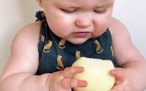 Baby Tastes Onion For First Time - Kids - VIDEOTIME.COM