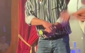 Artist Showcases Knife Juggling Skills - Fun - VIDEOTIME.COM