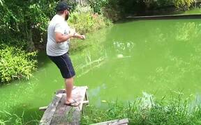 Person Tries to Pick up Fish From Waters But.. - Fun - VIDEOTIME.COM