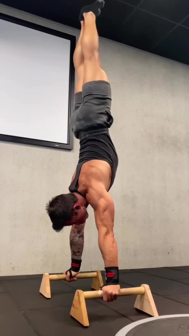 Guy Does Handstand Push-Ups