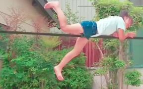 A Girl Shows Off Mind-blowing Slacklining Skills - Sports - VIDEOTIME.COM