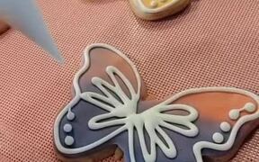 Colorful Butterfly Patterned Cookie Decoration - Fun - VIDEOTIME.COM