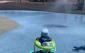 Baby Boy's Hilarious Splash Pad Incident - Kids - VIDEOTIME.COM