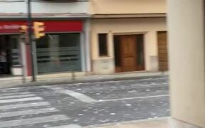 Awful Hailstorm in Spain - Fun - VIDEOTIME.COM