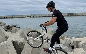 Boy on Mountain Bike Jumps From 1 Block To Another - Sports - VIDEOTIME.COM