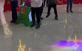 When Southerners Try Their Luck at Ice Skating - Kids - VIDEOTIME.COM