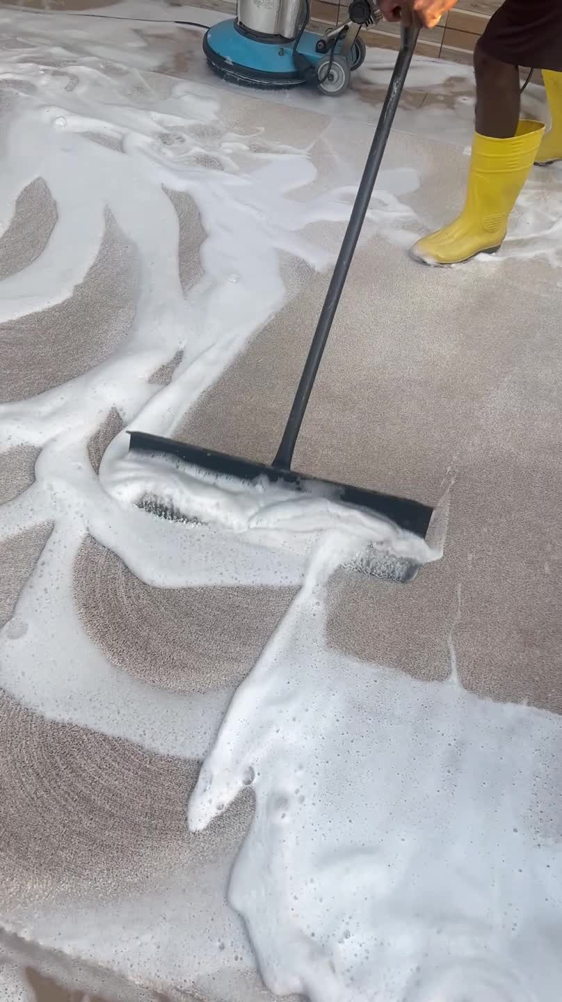 1 Minute of Oddly Satisfying Carpet Scraping