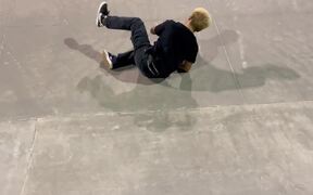 Skateboarder Falls Into Bank - Sports - VIDEOTIME.COM