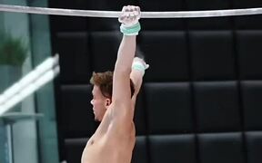 Man Performs Perfect Flips on Highbar - Sports - VIDEOTIME.COM