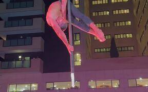 Pro Gymnast Shines With Eye-Catching Pole Dance