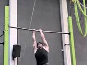 Guy Does Impressive Workout While Hanging on Bar