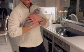 Family Surprises Dad With Kitten - Animals - VIDEOTIME.COM