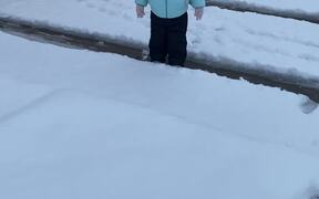 Baby Eealizes That Playing In The Snow Isn't Easy - Kids - VIDEOTIME.COM