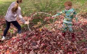 Kids Take Advantage of Fall Season - Kids - VIDEOTIME.COM