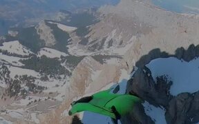 Skydiving Coach Does Wingsuit Flying