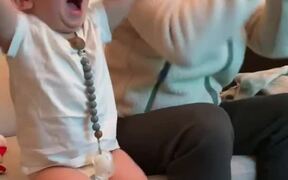 Kid Mimics Dad's Reaction While Watching TV - Kids - VIDEOTIME.COM