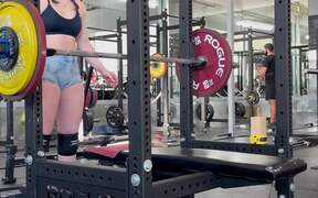 230-pound Weight Dropped on the Stomach of Gym Rat - Sports - VIDEOTIME.COM