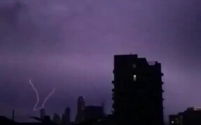 People Witness Spectacularly Massive Lightning - Fun - VIDEOTIME.COM