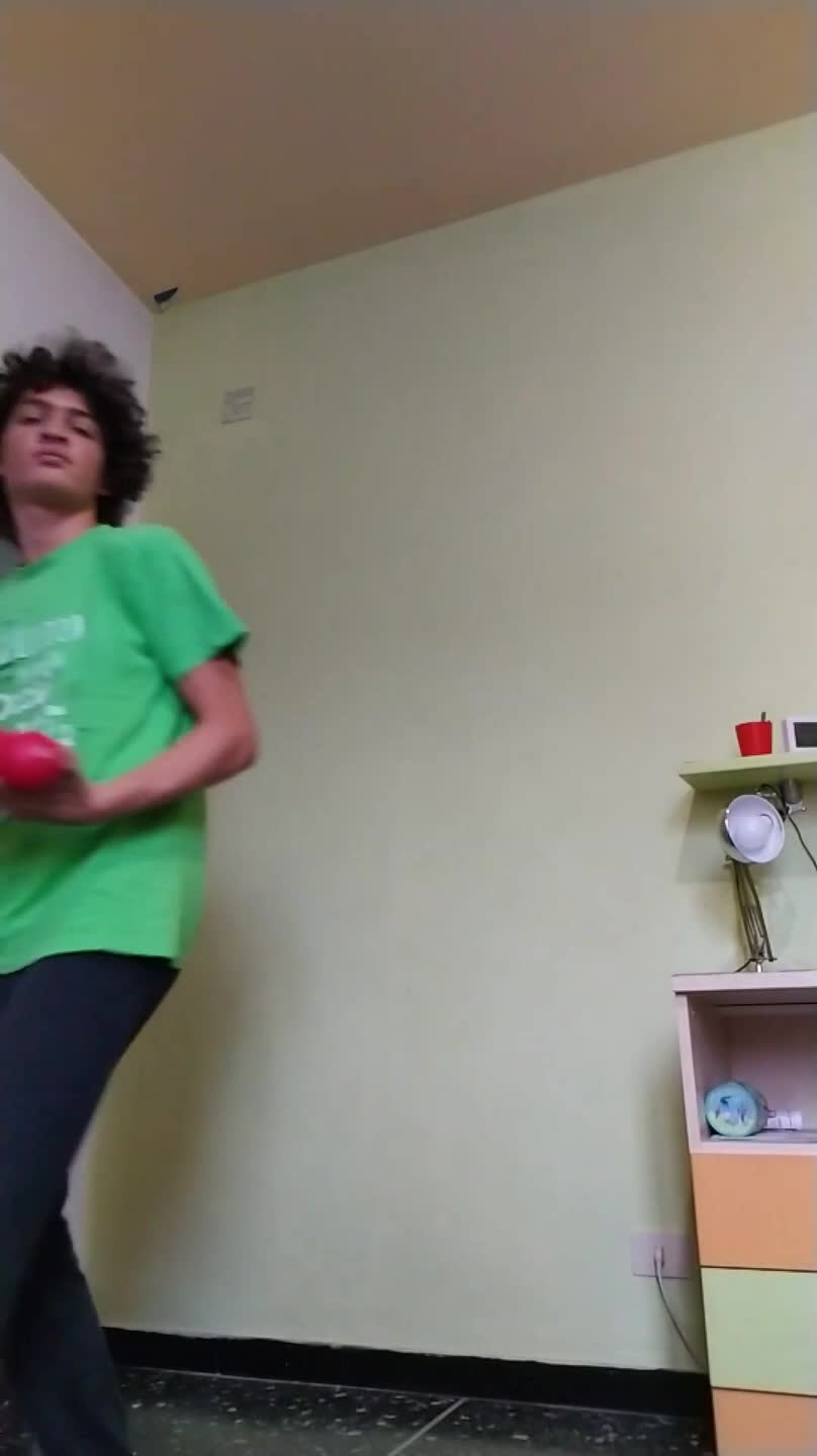 Guy Juggles Numerous Balls at Once For Minutes