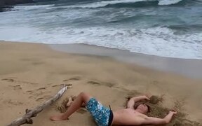 Man Falls Down as Branch Breaks - Fun - VIDEOTIME.COM