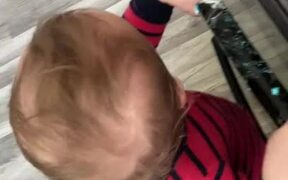 Toddler Makes Mess With Icing While Eating Cake - Kids - VIDEOTIME.COM