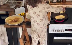 Talented 4 y/o Girl Performing Her Weekly Ritual - Kids - VIDEOTIME.COM