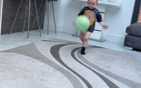 Hilarious Reaction - Kids - VIDEOTIME.COM
