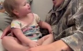 Baby Says "I Love You" to Her Dad For First Time - Kids - VIDEOTIME.COM
