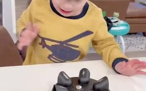 Kid Gets Electric Shock From Lie Detector Toy