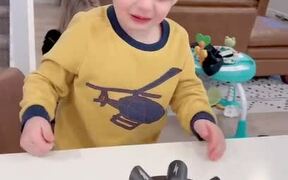 Kid Gets Electric Shock From Lie Detector Toy - Kids - VIDEOTIME.COM