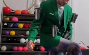 Person Shows Off Circus Tricks With Golf Ball - Fun - VIDEOTIME.COM