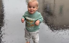 Baby Boy And His Ability To Jump In The Rain - Kids - VIDEOTIME.COM