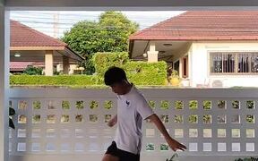 Boy Shows Amazing Soccer Freestyle Tricks - Sports - VIDEOTIME.COM
