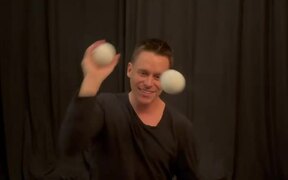 Guy Shows Off Mind Blowing Juggling Skills - Fun - VIDEOTIME.COM