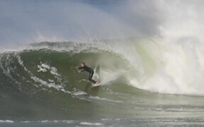 Guy Rides Waves at Dixon Park, Newcastle - Sports - VIDEOTIME.COM