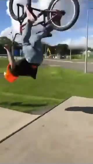 Guy Faceplants While Attempting Double Backflip