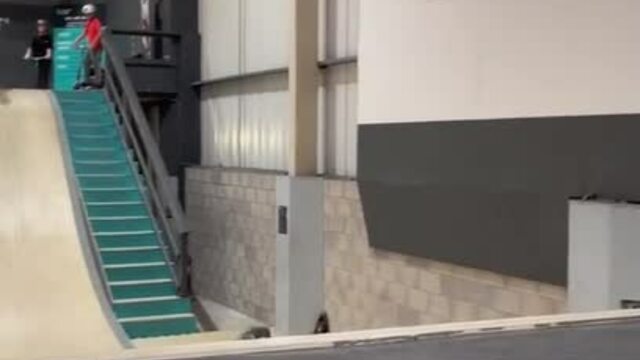 Guy in Wheelchair Attempts Multiple Backflips | شاهد الآن مجانًا - Y8.com
