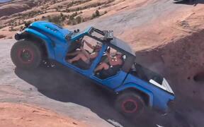 Tyre Breaks Away as Jeep Tries to Climb Uphill