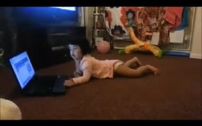Lol Kids Scary Moment with Laptop "Oh My God" - Kids - VIDEOTIME.COM