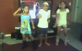 3 Beautiful Kids Singing and Dancing - Fun - VIDEOTIME.COM