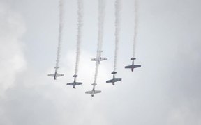 Group Aerobatic Plane - Fun - VIDEOTIME.COM