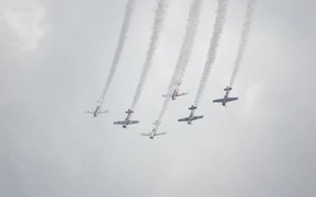 Group Aerobatic Plane - Fun - VIDEOTIME.COM