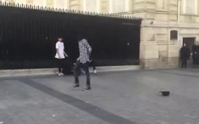 Amazing Moonwalking Street Performer - Fun - VIDEOTIME.COM