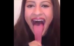 Woman And Her Tongue - Fun - VIDEOTIME.COM