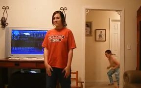 Brother Dancing Behind - Fun - VIDEOTIME.COM