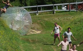 The Giant Fun Ball - Fun - VIDEOTIME.COM