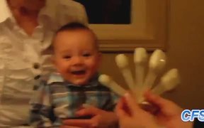 Babies Laughing At Spoons - Kids - VIDEOTIME.COM
