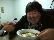 Guy Loves His Food - Weird - Y8.COM