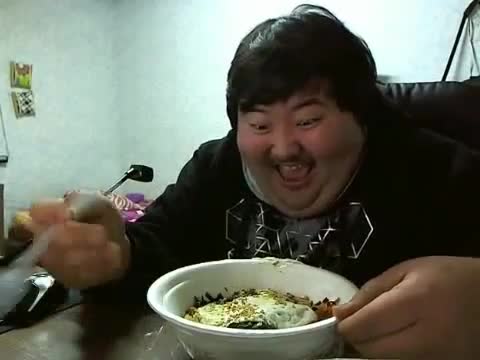 Guy Loves His Food - Weird - Videotime.com